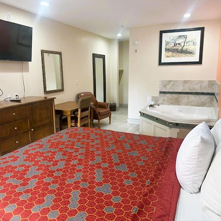 Pecan Valley Inn & Suites サンアントニオ エクステリア 写真
