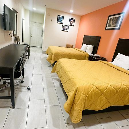 Pecan Valley Inn & Suites サンアントニオ エクステリア 写真