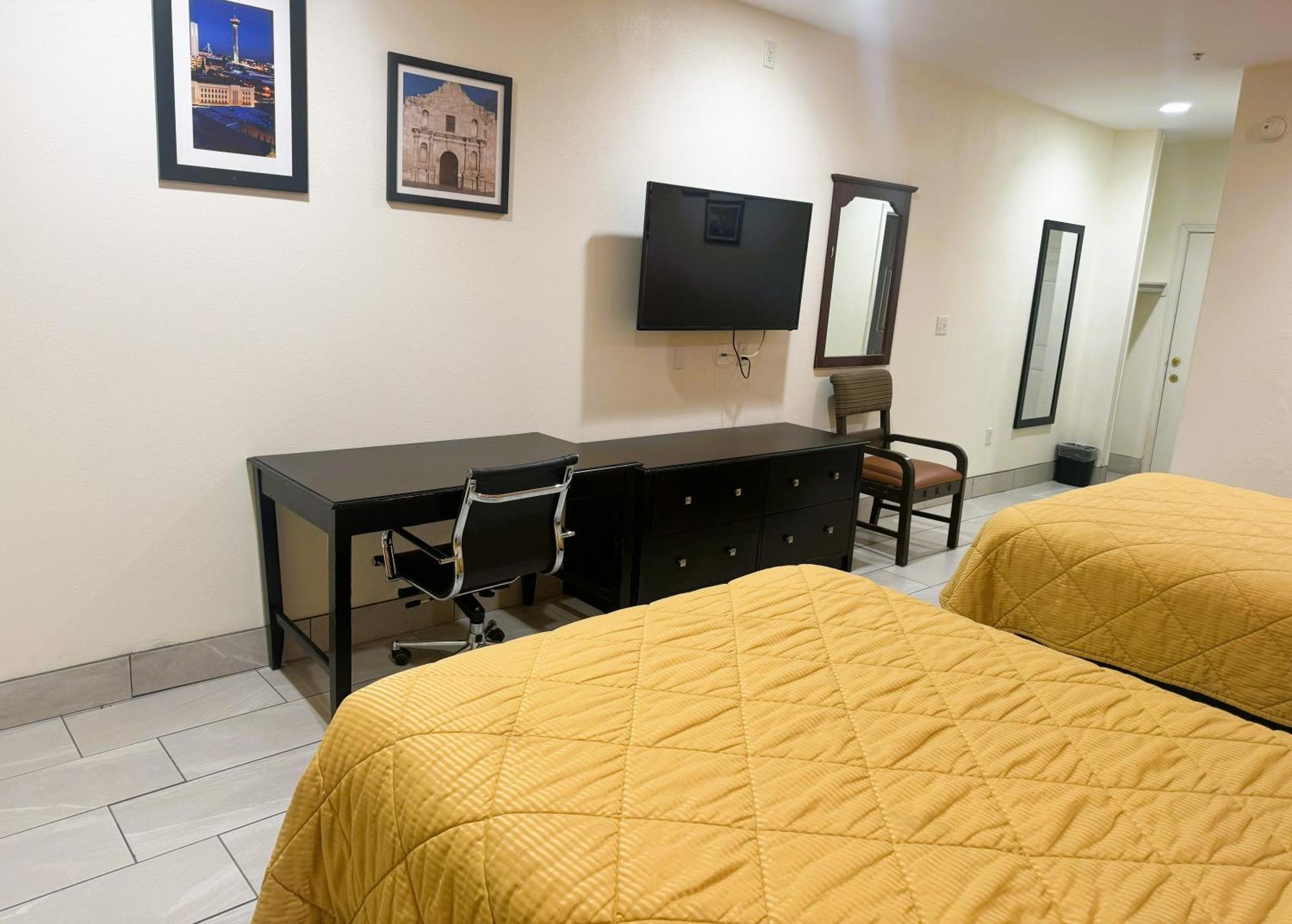 Pecan Valley Inn & Suites サンアントニオ エクステリア 写真